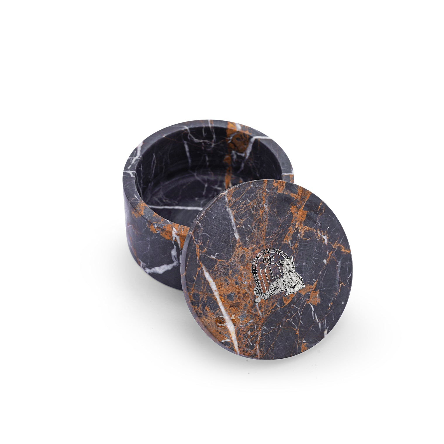 lil-portoro-gold-jar-1-Layers Home Decoration
Home Accessoires 
Bowl
Centerpiece 
Tray 
Natural marble
Decor 
اكسسوارات منزلية
صحن
صينية
قطعة مركزية
رخام طبيعي
ديكور