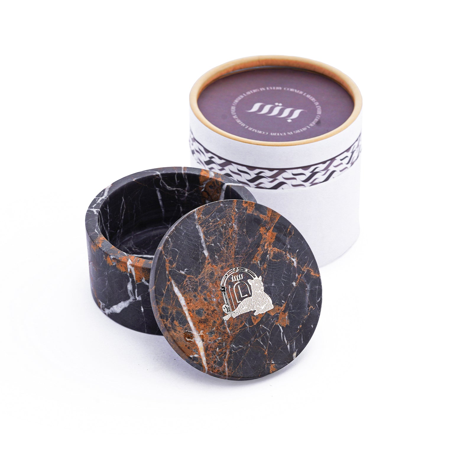 lil-portoro-gold-jar-1-Layers Home Decoration
Home Accessoires 
Bowl
Centerpiece 
Tray 
Natural marble
Decor 
اكسسوارات منزلية
صحن
صينية
قطعة مركزية
رخام طبيعي
ديكور
